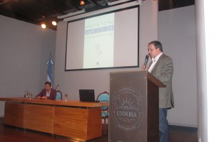 Marcelo Sena presentó al autor en el auditorio